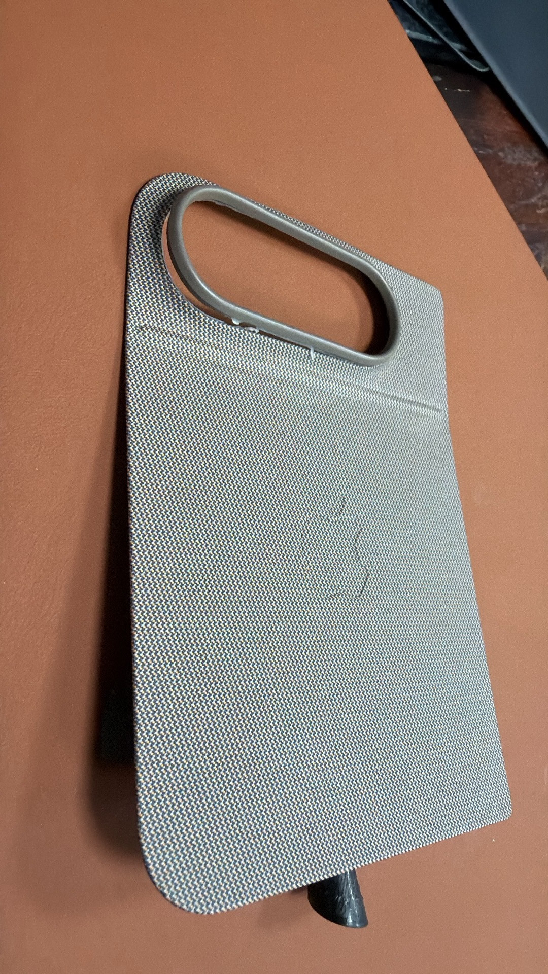 壳比机器还难抢,999 的双面夹被拆解人喊「等半价」:iPhone Duo 的配件钱,往后放放