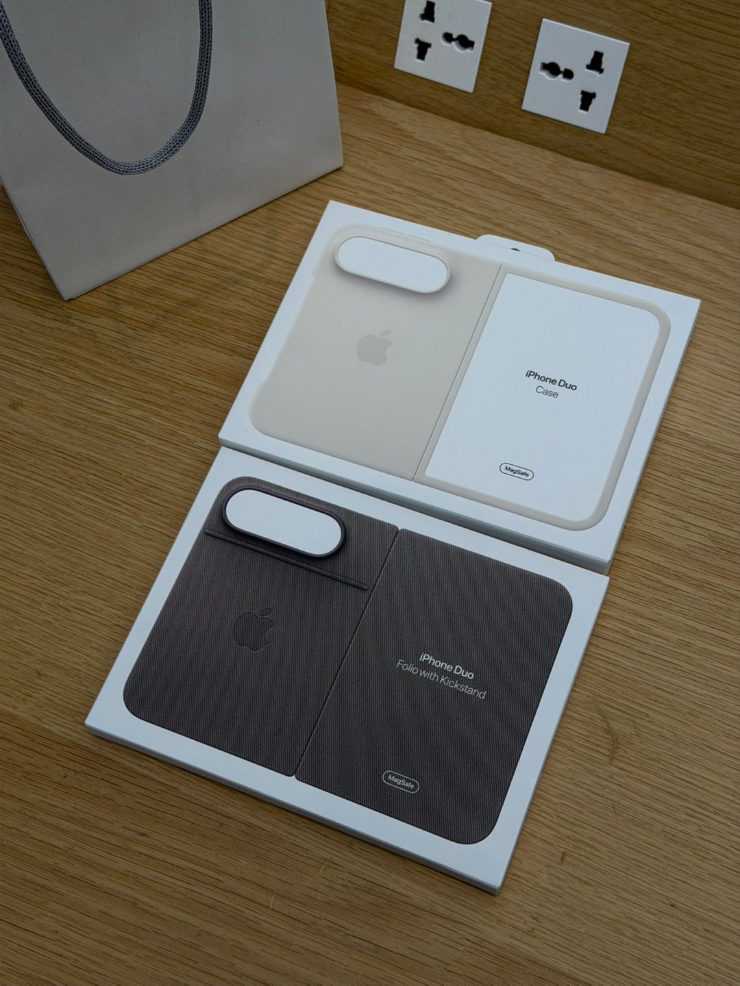 壳比机器还难抢,999 的双面夹被拆解人喊「等半价」:iPhone Duo 的配件钱,往后放放