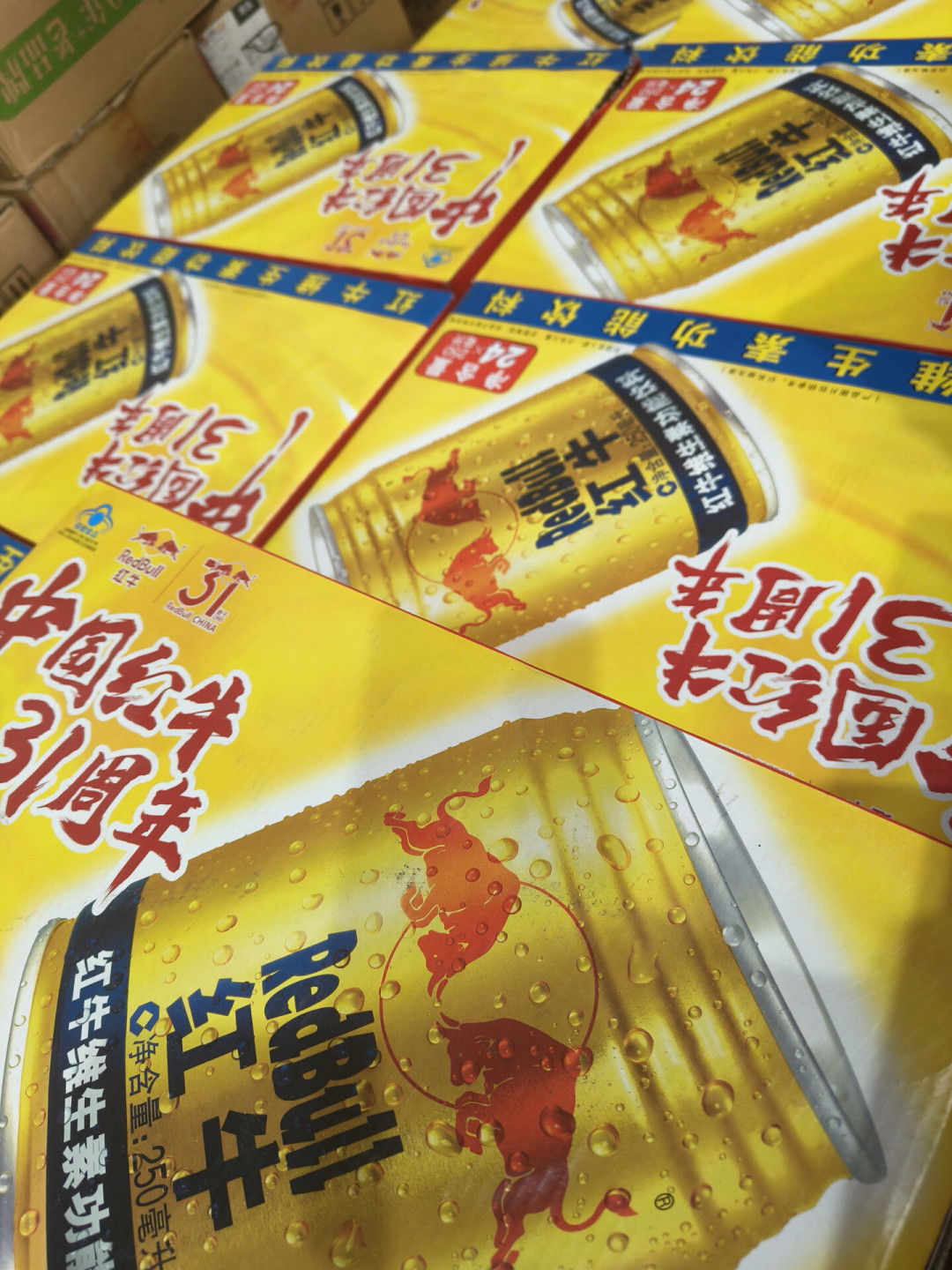 红牛的金罐都长一样,但里面装的根本不是一种东西
