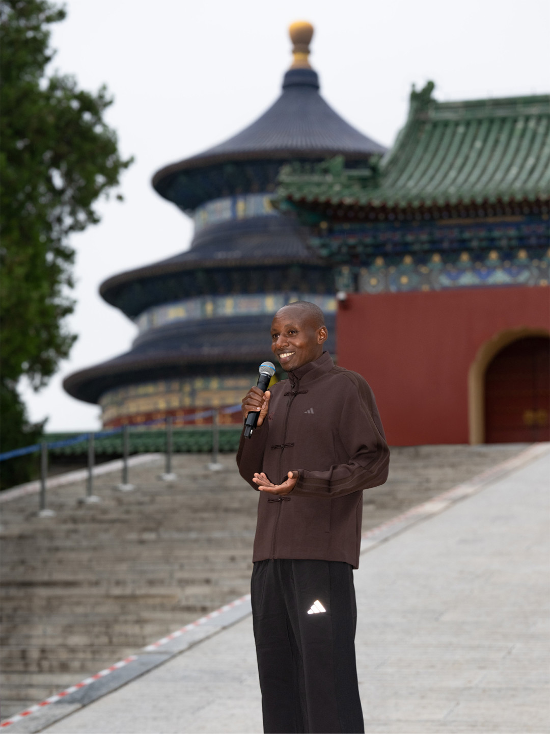 萨维中国行四天,阿迪达斯给大众跑者发了三张