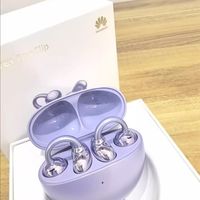 拿在手里像颗润透的小鹅卵石!这耳机的圆润质感直接戳中审美