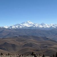 珠峰边防证这个冬天：线上仍暂停、线下窗口一天只放400张、借证绕行只有实测帖——开318去大本营前，先把这三种情况对上号