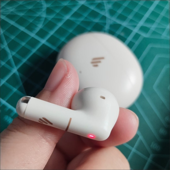 漫步者蓝牙耳机