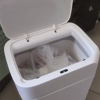 花一百多买的宅丽仕感应垃圾桶，最后我是用手掰盖子的