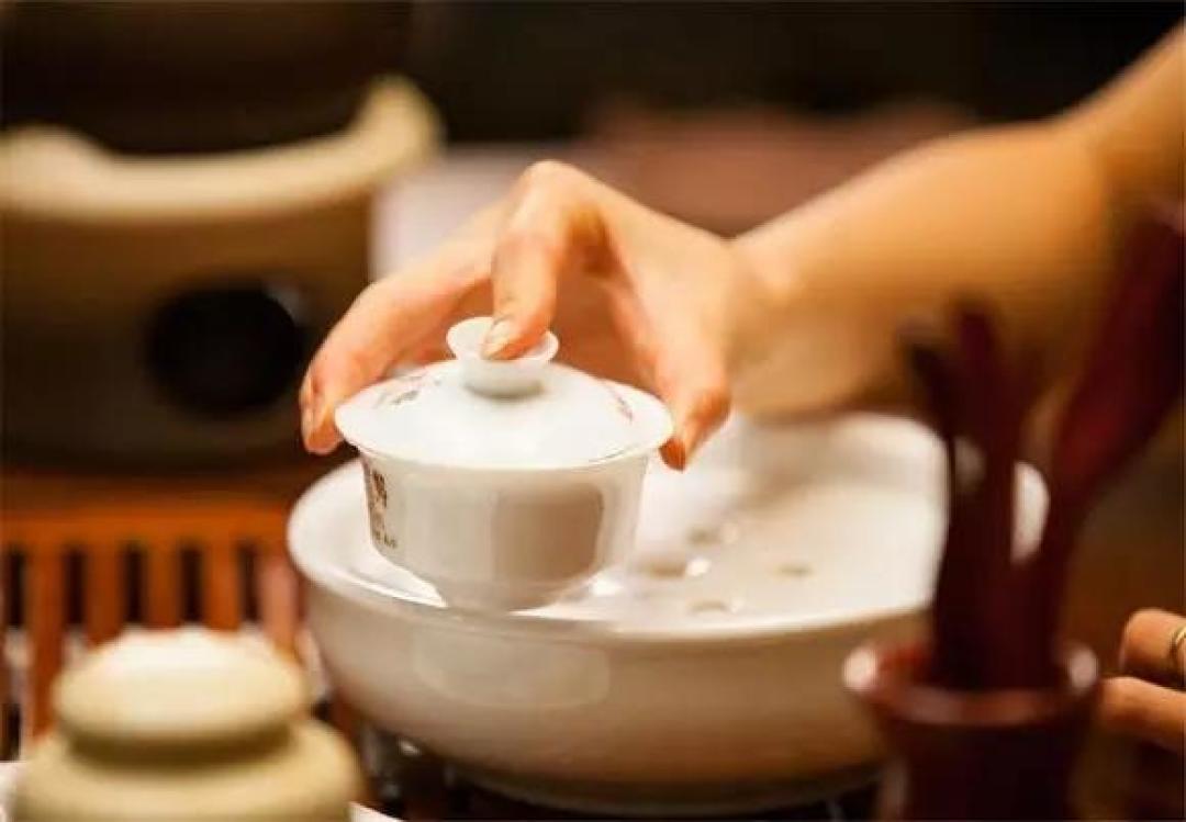 泡茶总发苦?多半不是茶的错,是这3个动作做反了
