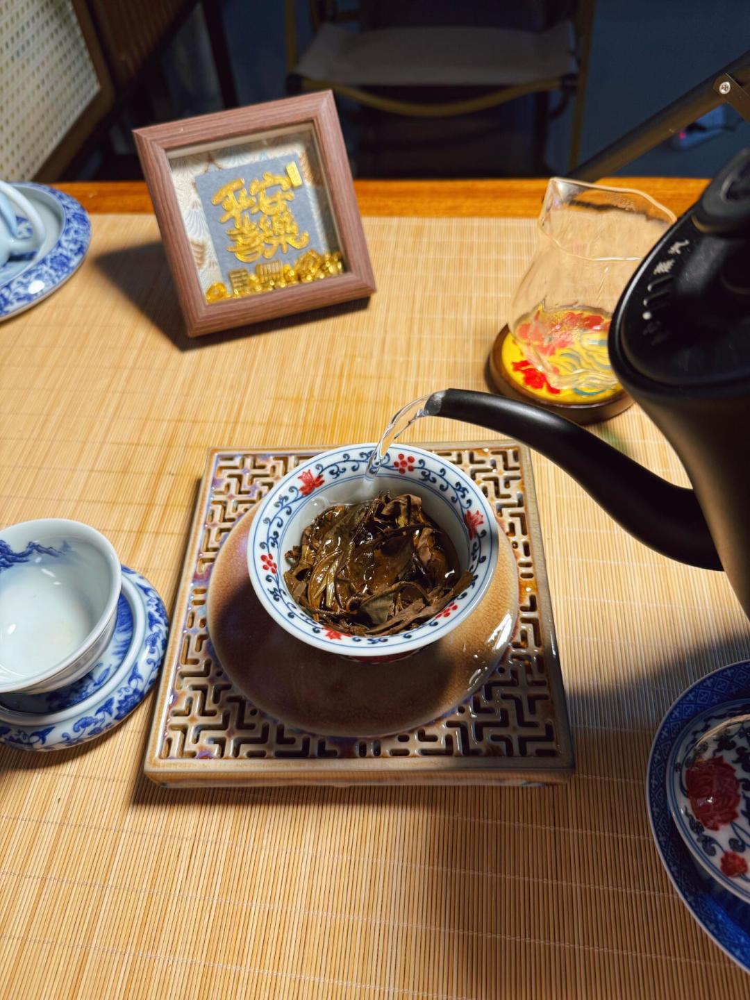 泡茶总发苦?多半不是茶的错,是这3个动作做反了