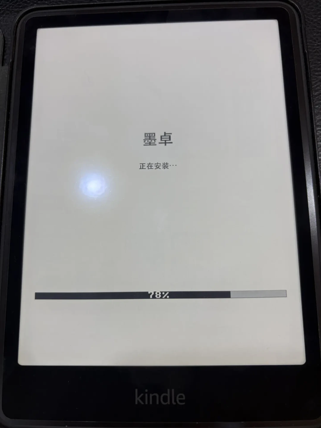 Kindle终于能跑安卓了：30块钱的墨卓替网文党拆了追更墙——对完发布帖513条评论和全网30多篇帖子，先对机型固件、再分四条路决定动谁