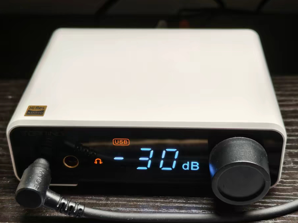 书桌一角，我用拓品DX1 II + 原道NX8Ti装出了我的听歌自留地