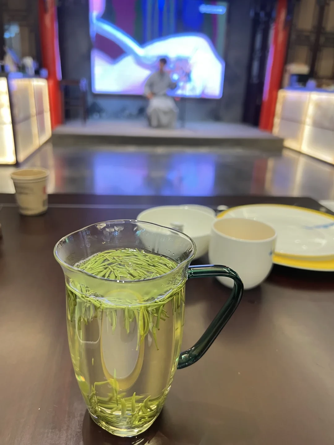 熬夜脸垮别急着上精华:皮肤科医生自用急救法,0成本打底