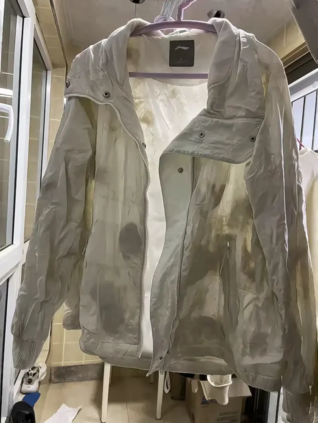 羽绒服洗成坨,穿件聚酯纤维就能蓬?这招爆款妙招,得绒干透才灵