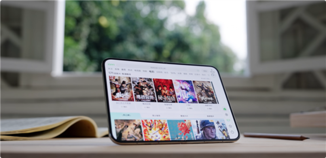 iPhone Duo首发体验:大量App还没适配 打开全是大黑边