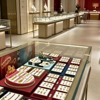 国内品牌金饰克价调整现分歧，现在入手哪家性价比最高？关键不在这4元价差
