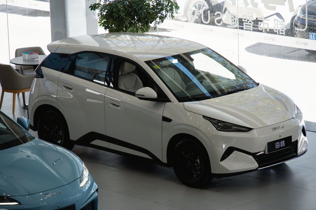 五菱MINI 200万辆下线,月销1.1万:5万级正被6万级截胡