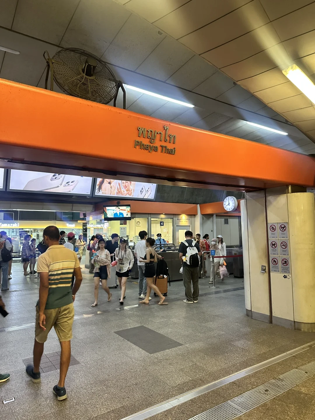 一个大学生被标价70万?先读完央视刚摊开的两本账