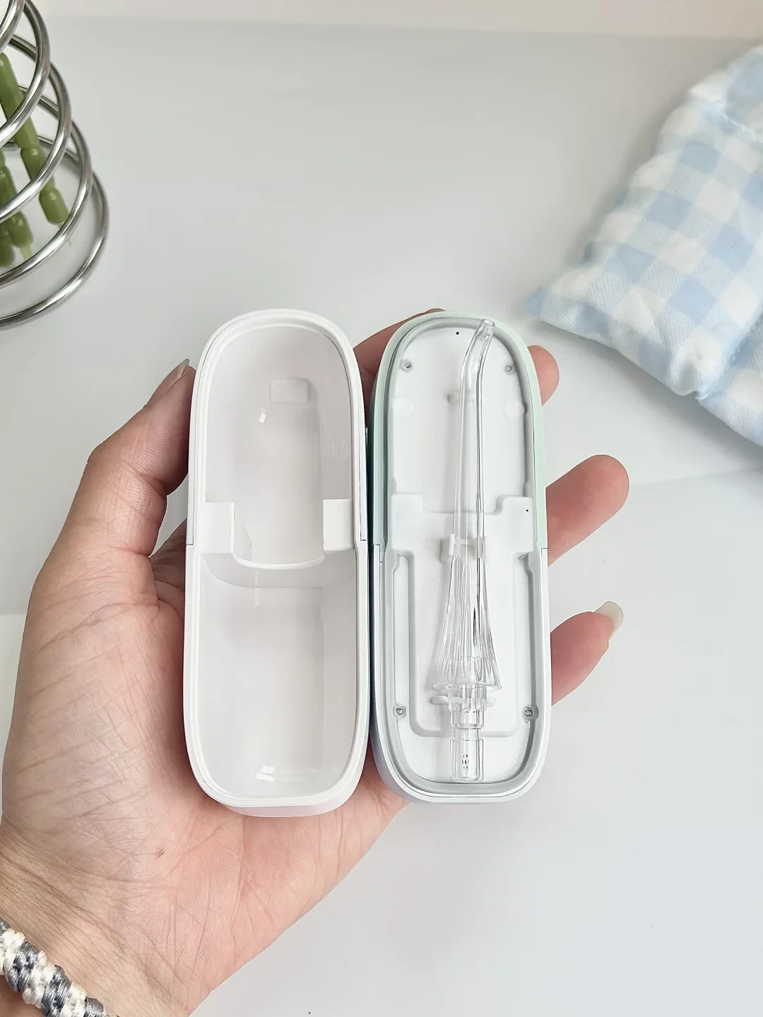 冲牙器滋得走昨天的火锅,滋不走你牙里的“湿巾”