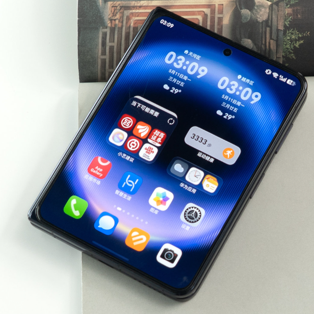 从三星初代到苹果iPhone Duo：折叠屏七年，竞争换了三张牌