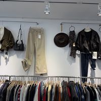 买了网红衣服走进现实生活：百元爆款到底值不值得买？