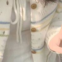 清新针织叠穿，轻暖出门无负担