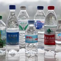 年轻人开始“喝大水”：货架跟着变，卖水的却没都赚到钱