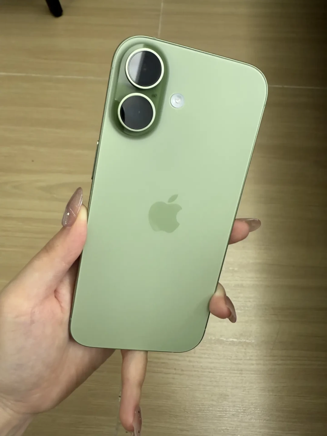涨完再降1000,iPhone17跌回4999,等等党先别急着下单