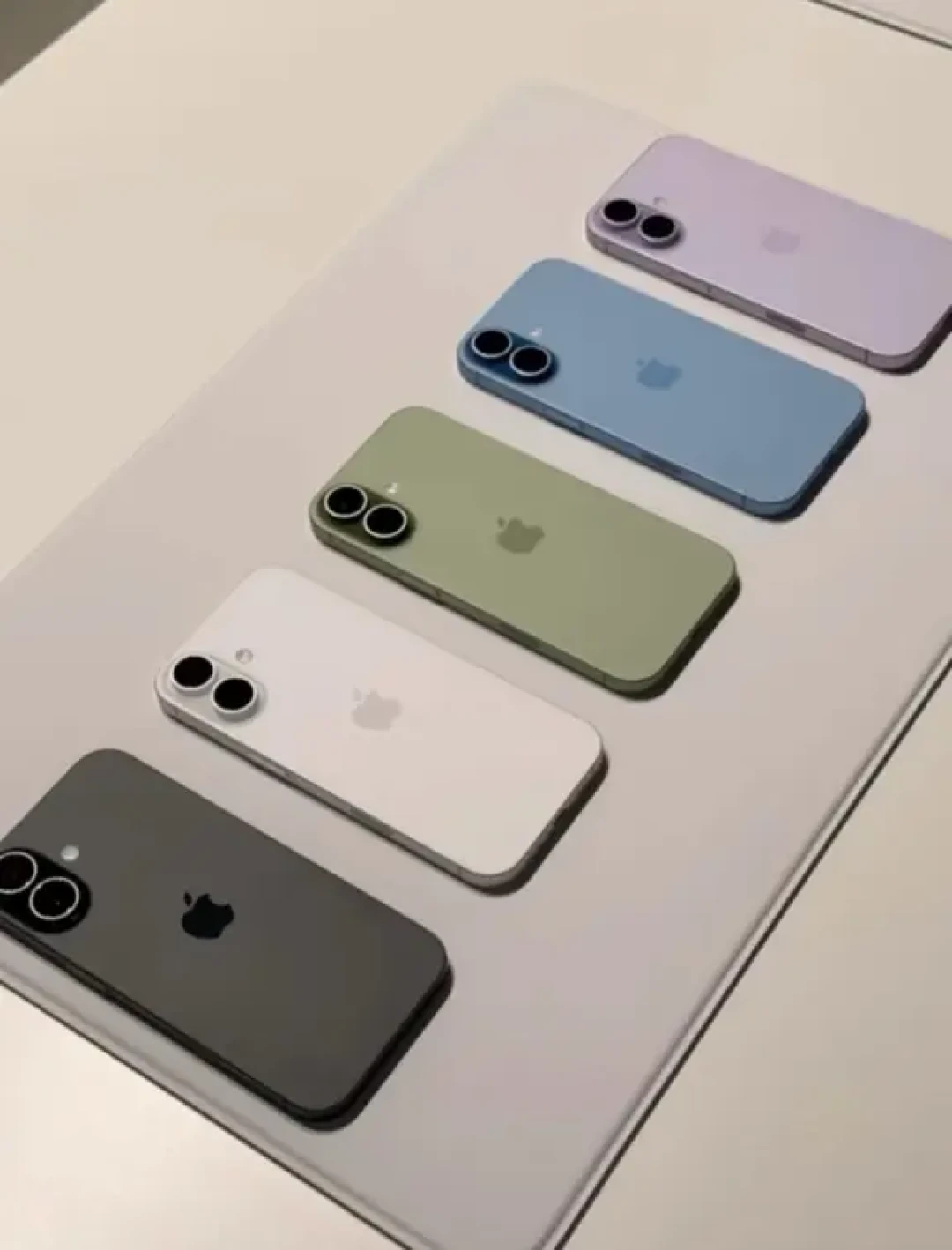 涨完再降1000,iPhone17跌回4999,等等党先别急着下单