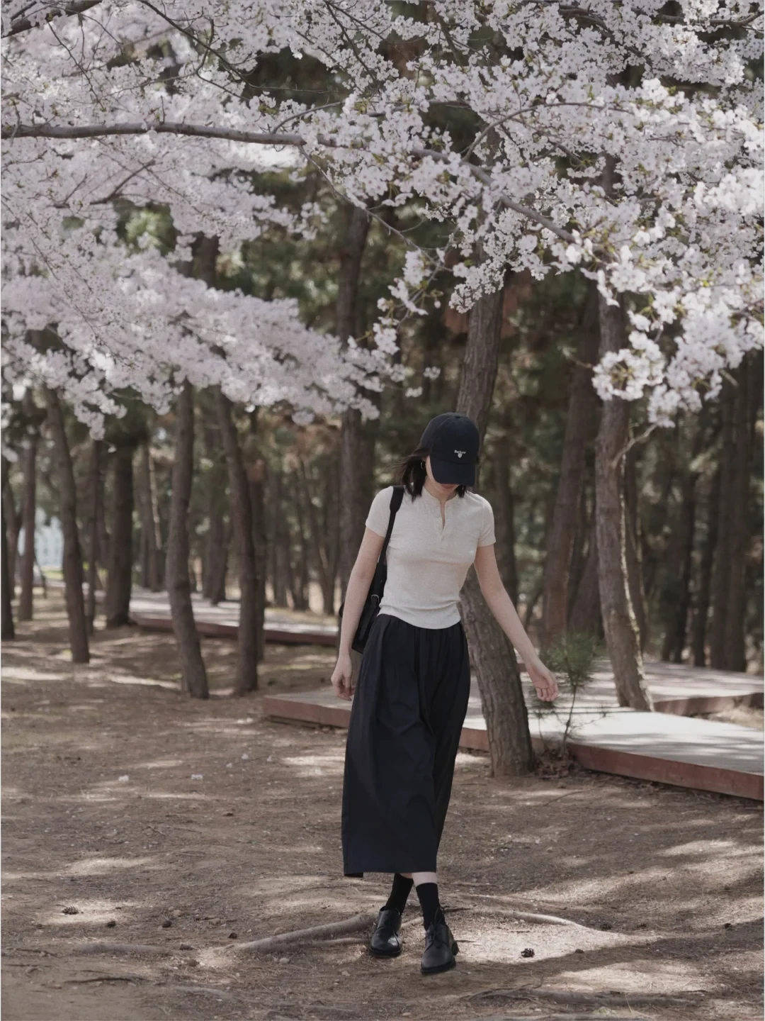 「汉服圈不认、户外圈说它漏水」：中式轻户外刷屏这个月，蹲第一件