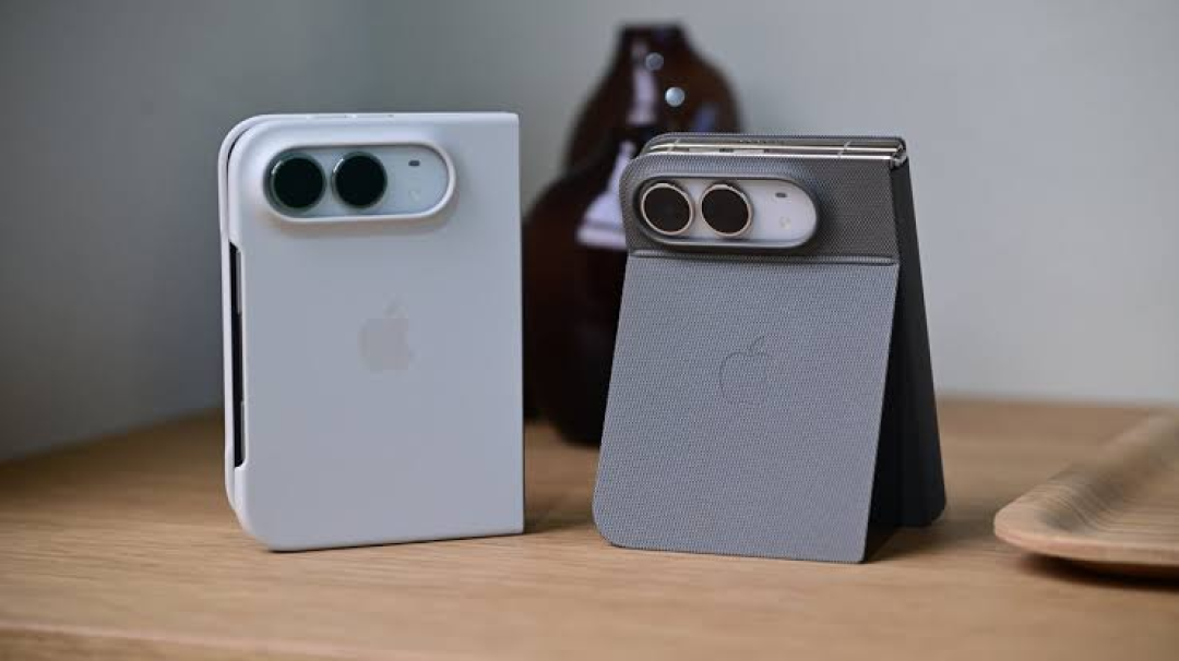 iPhone Duo的两笔账:《时代》说打磨15年,评测说烫手闪屏——23号收货前,先把四类人的答案对清楚