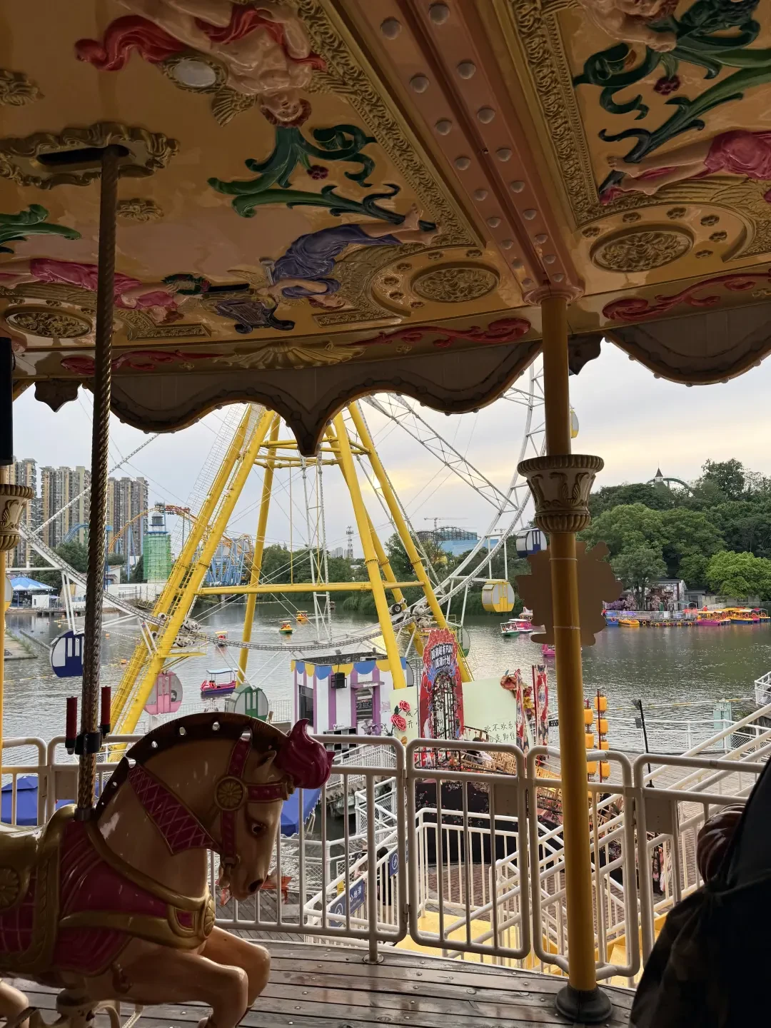 万圣节带娃进乐园:鬼屋有硬门槛,先看懂再排队