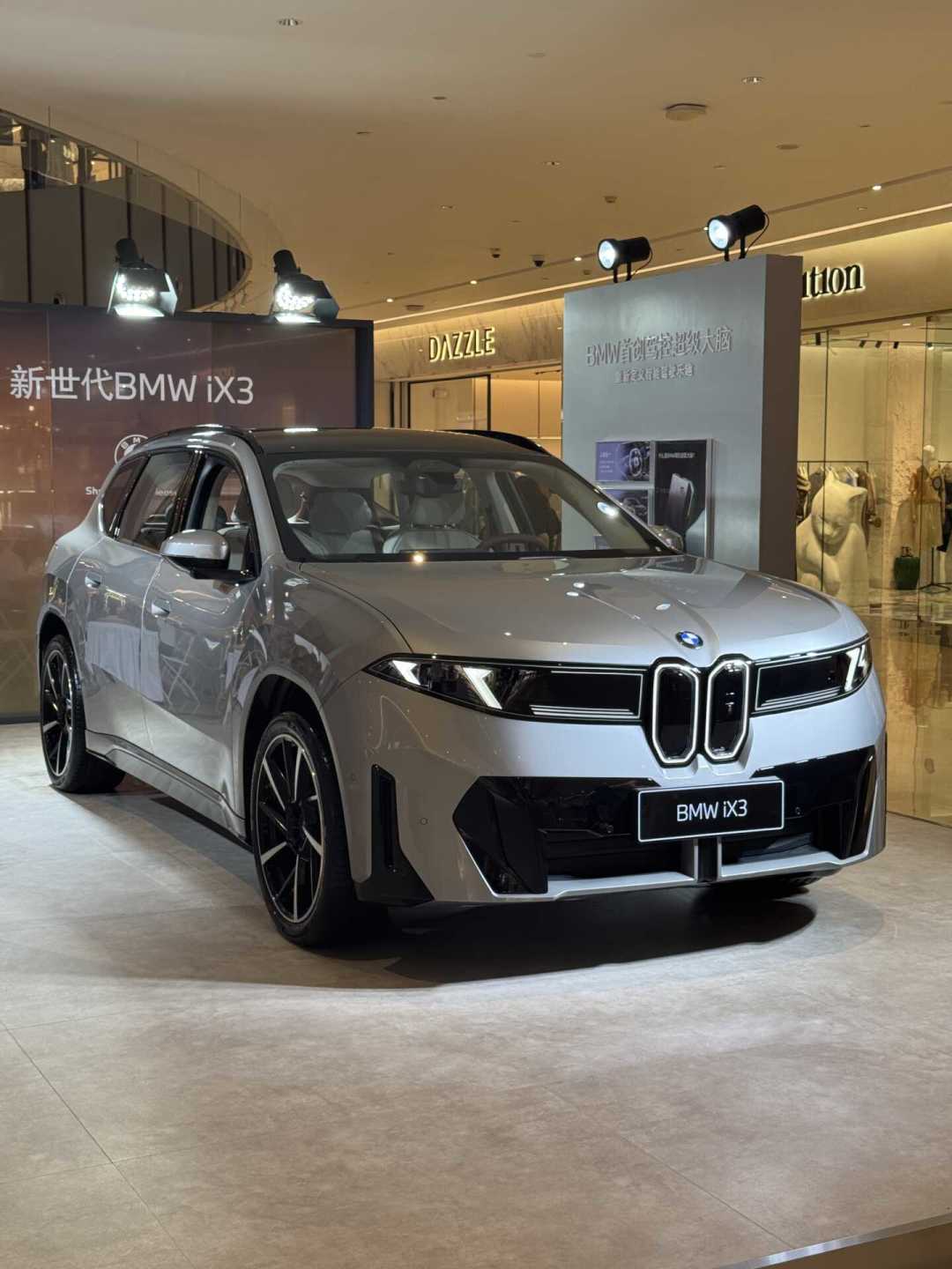 同一台新世代iX3：有人夸操控封神，有人骂没了宝马味