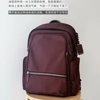 说TUMI显老的，开始翻Voyageur了：拼完全网十几篇种草帖和避雷帖，把轻、骨架、颜色、价格这四笔账对清楚