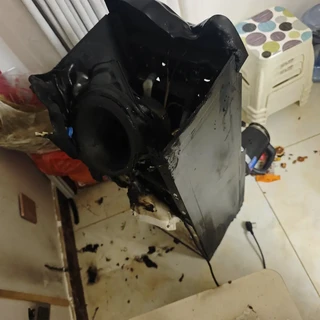 “差点把整栋楼点了”：用户称京东自营长虹饮水机自燃，双11前这台24小时通电的家电该查一查