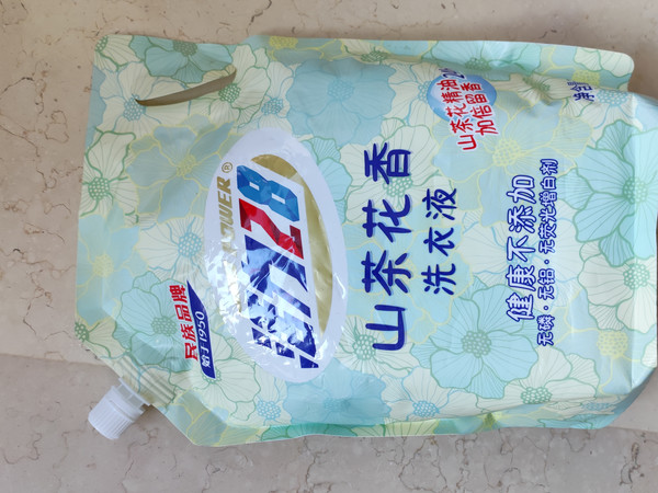 “活力28”山茶花香洗衣液大家收到了么？怎么越看越不对劲啊！