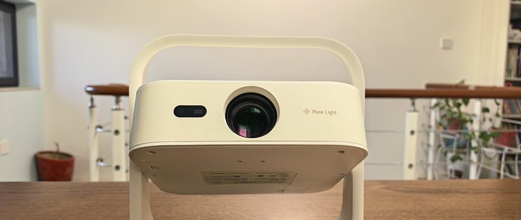 几百块拿下私人影院？小光盒 R1 投影仪实测，自带云台免支架