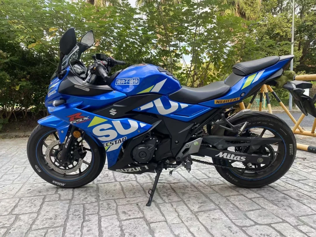 26款GSX250R-F落地2万27、25款清仓报价1万65：收豪爵铃木小小R之前，先把三档价格和减配争议一次看穿