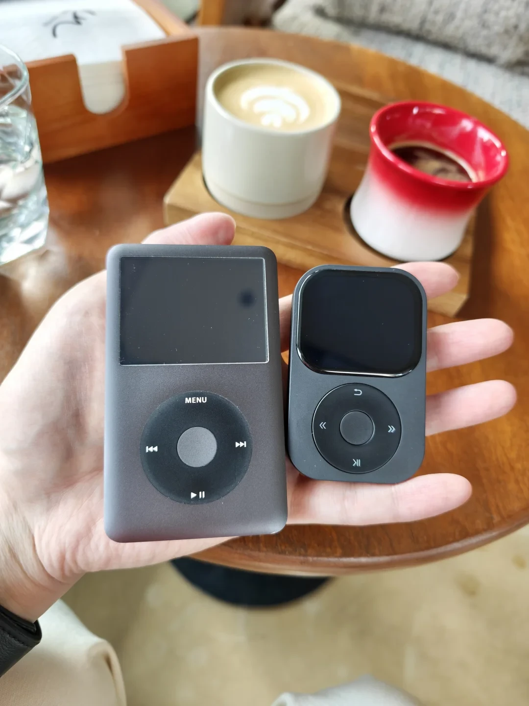 山灵Q2两个月:1398的赛博iPod,真香还是情怀税?