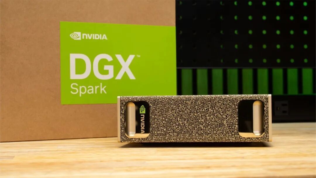 英伟达DGX Spark平台支持8路集群,DGX和RTX的AI推理性能提升40%