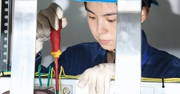换开关被收2800元，报道后全额退款再赔2000元：那张“10小时检测费”的单子还没人解释