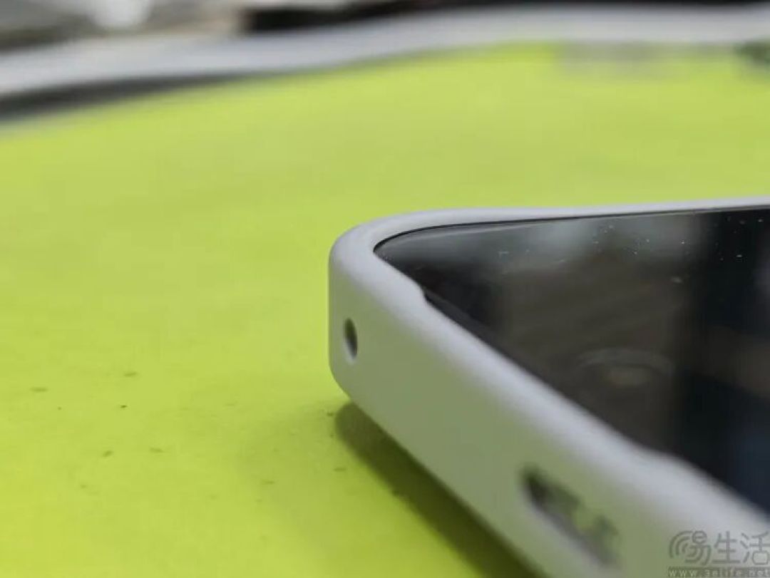 iPhone Duo的官方保护壳里，为什么隐藏着胶带