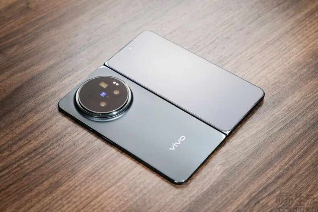 iPhone Duo的官方保护壳里，为什么隐藏着胶带