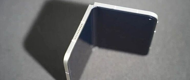 iPhone Duo的官方保护壳里，为什么会用上胶带