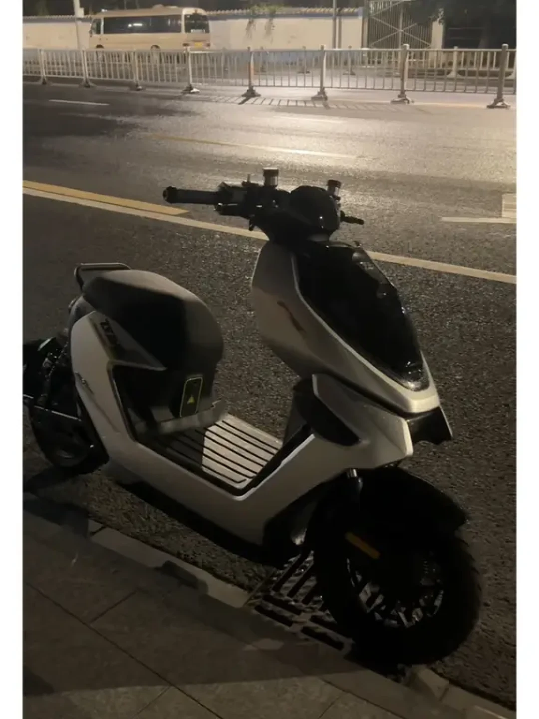极核AE4i Pro+回店:25码卖4999,是路权还是玄学