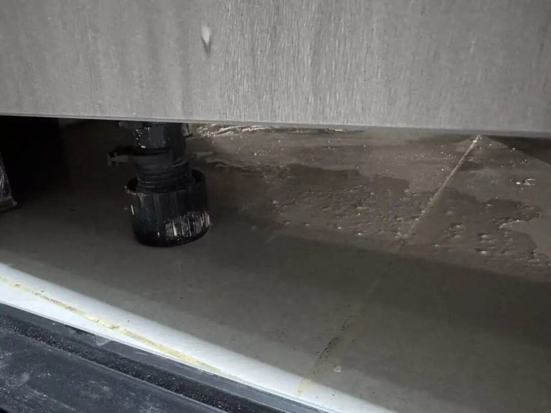 新房全屋被泡,估算损失十余万:漏水点是售后装的角阀,协商卡在2.9万