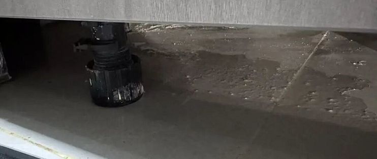 新房全屋被泡，估算损失十余万：漏水点是售后装的角阀，协商卡在2.9万
