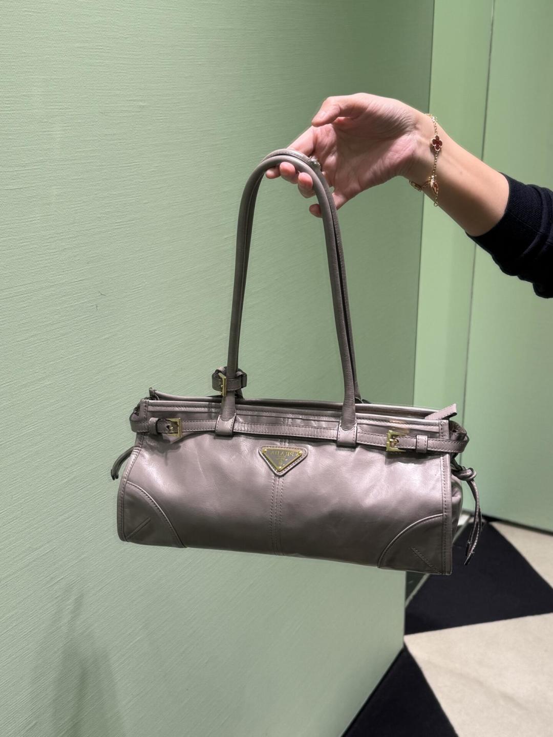 63套造型全是半裙:Prada 2027春夏,中国女人能穿的有几条