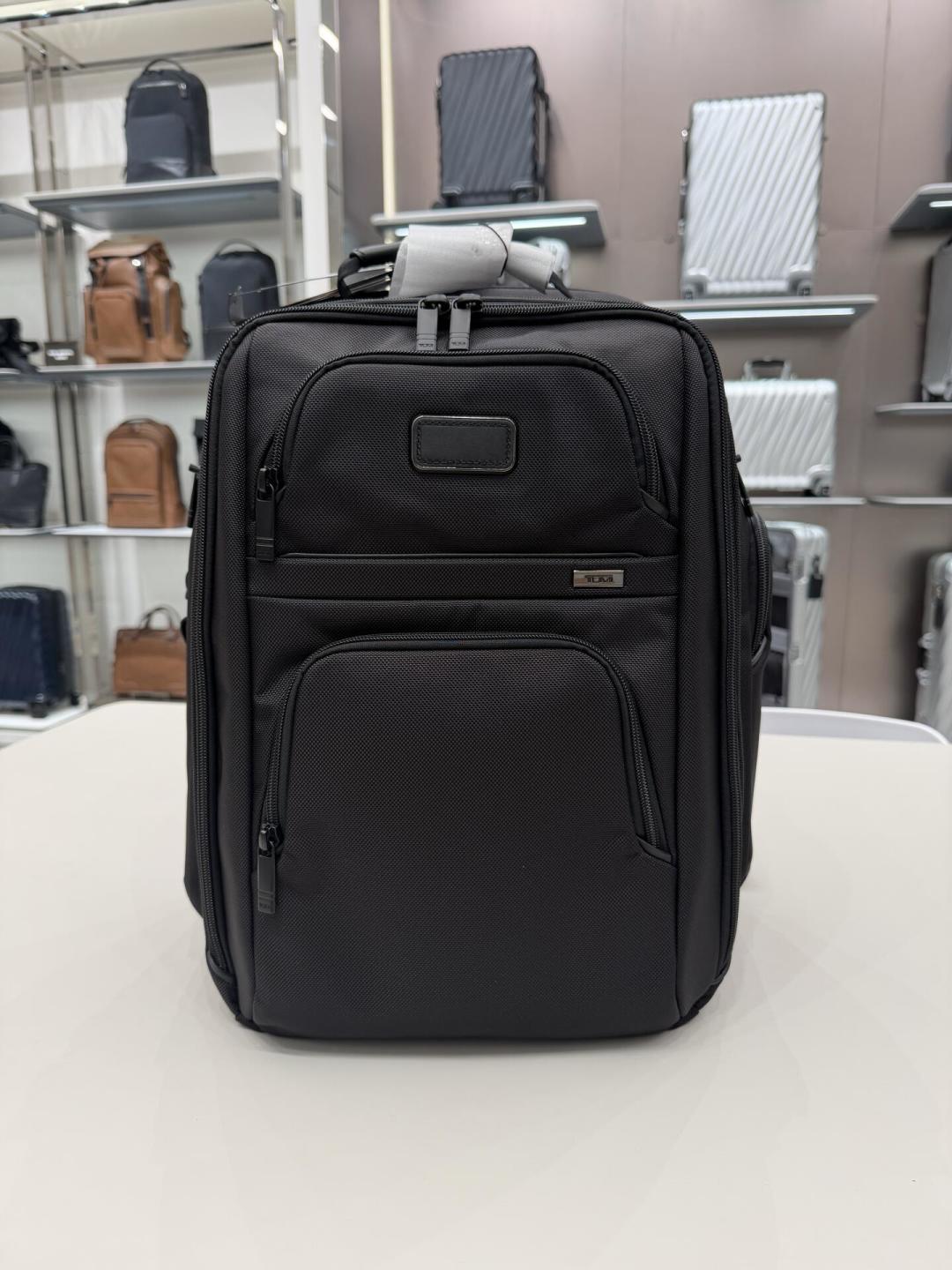 TUMI Alpha4大号值不值6500?轻了、顺了,容量却没惊喜
