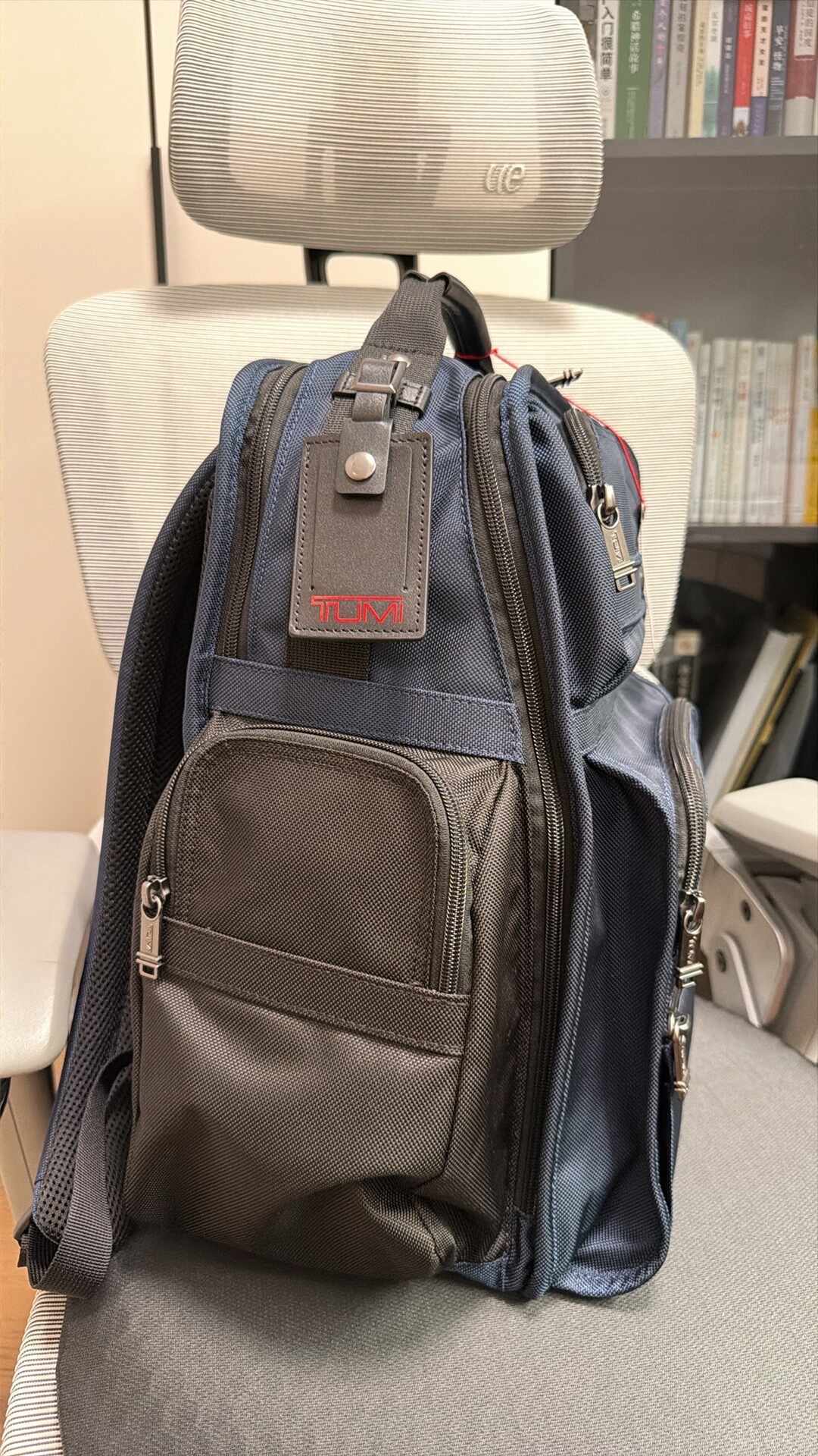 奥莱把新TUMI卖到4折,最先慌的是二手卖家:海鲜市场捡“95新”前,先把这笔十年账算完