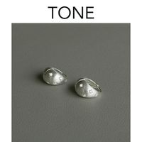 TONE 绸缎光泽银色拉丝耳圈｜蚊香盘无耳洞耳扣，精致通勤耳饰