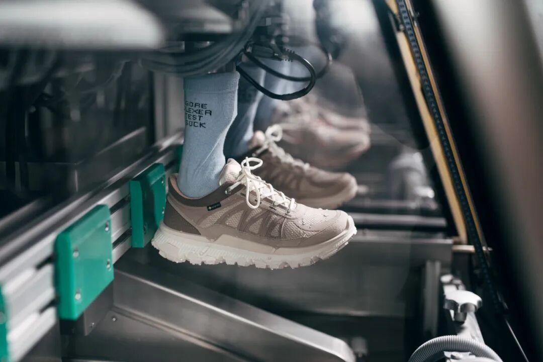 GORE-TEX：儿子失手一拽，拽出了防水透气膜的祖师爷