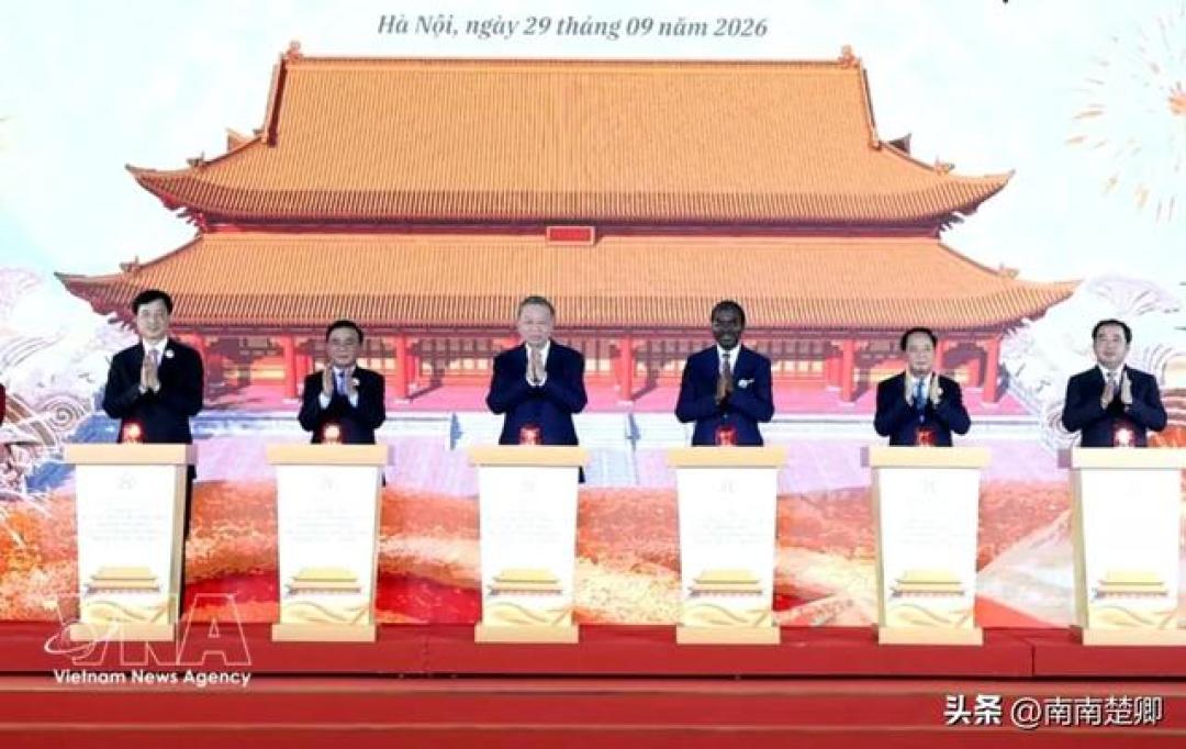 拆法军楼、重建消失了140年的正殿:世界遗产批了越南,但批的不你想的——先对齐6栋楼、30个柱础、2道决议