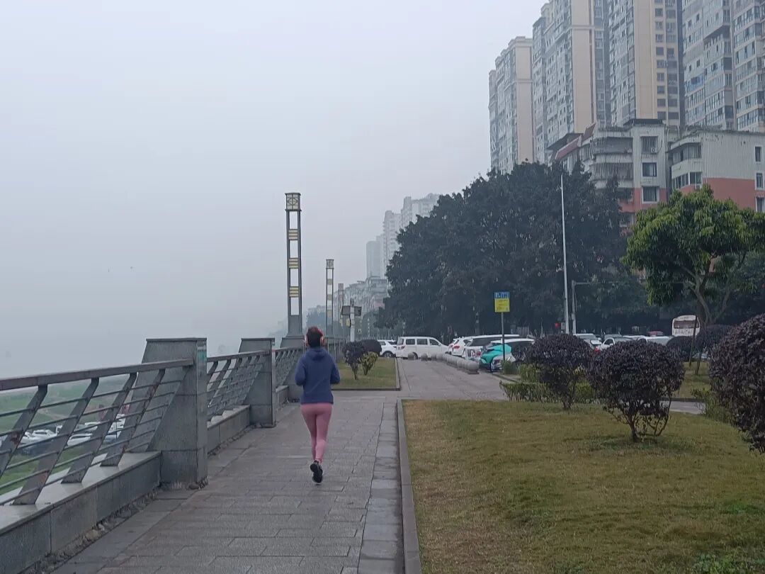 爬楼喘不是老了:每天20分钟这样练,4周把心肺练回来